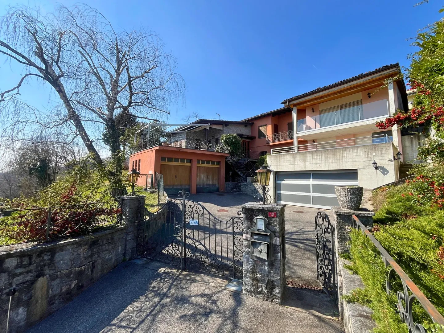 Prachtvolles Zweifamilienhaus mit Pool und freier Sicht – Besazio - Foto 14 von 18