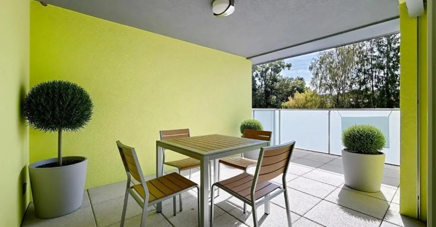 Spacious 5.5-room duplex, just steps from the lake - Photo 6 of 11