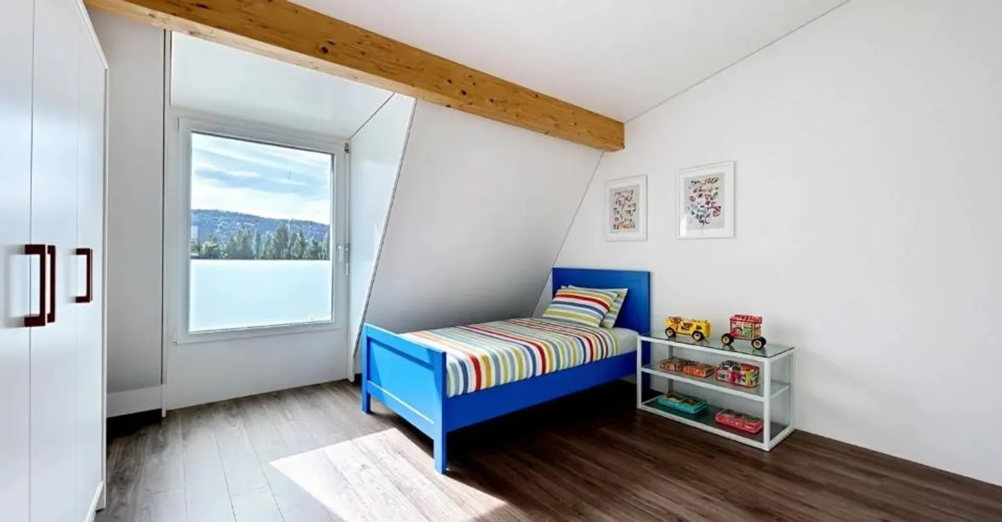 Spacious 5.5-room duplex, just steps from the lake - Photo 9 of 11