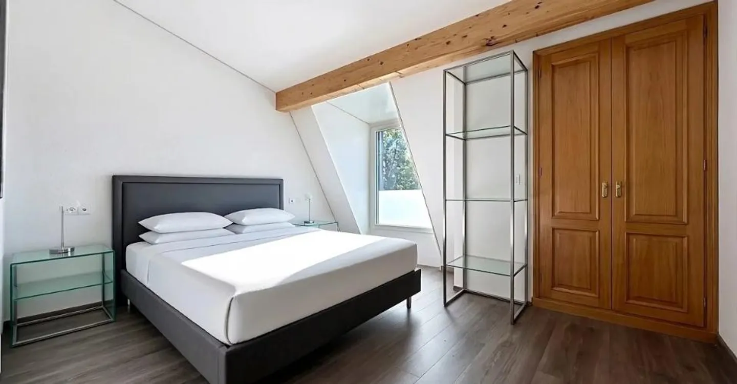 Spacious 5.5-room duplex, just steps from the lake - Photo 10 of 11