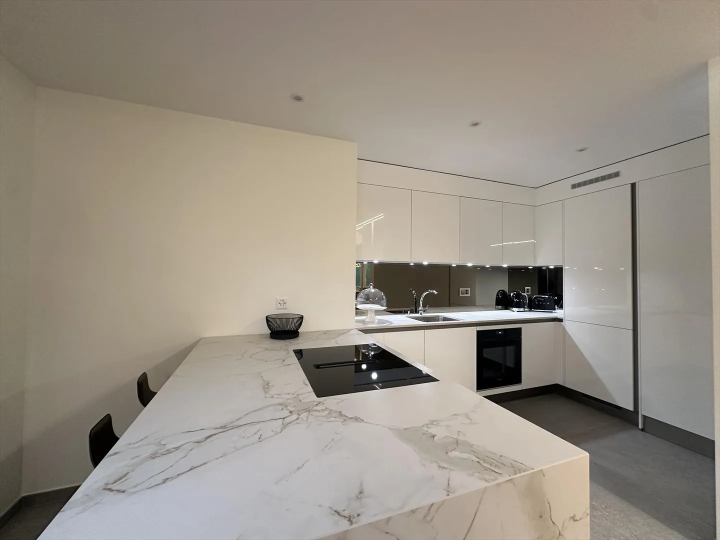 Furnished 3-room apartment - Photo 3 of 7