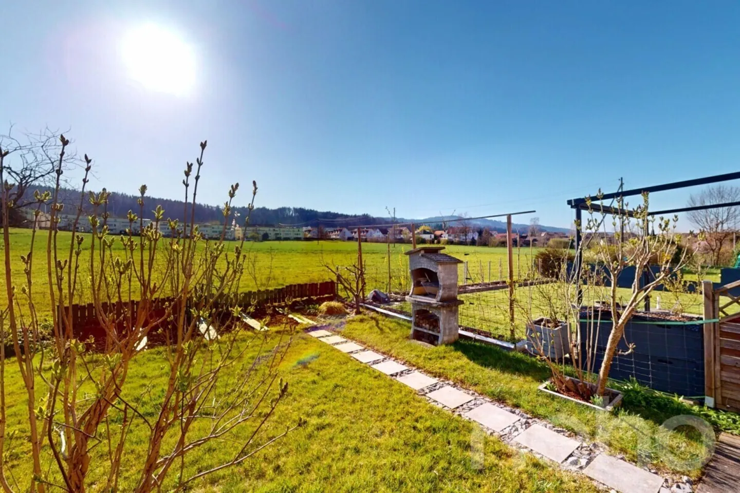 Casa a schiera con meravigliosa area giardino e vista sul verde - Foto 4 di 13
