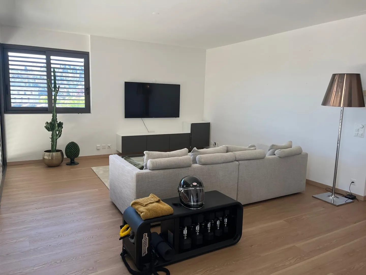 VIGANELLO - PENTHOUSE MODERNE À LOUER, 4.5 CHAMBRES - Photo 2 sur 11