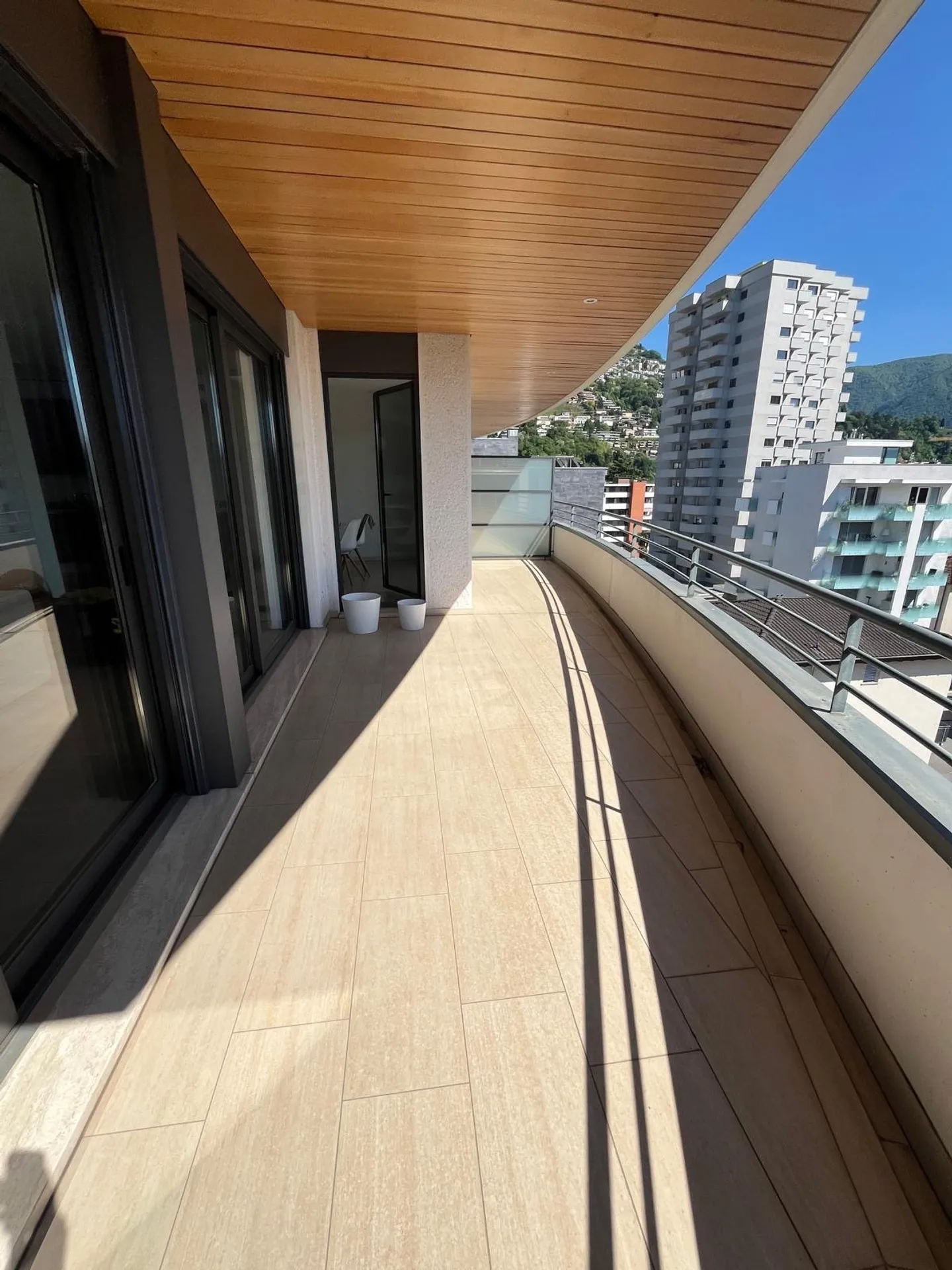 VIGANELLO - PENTHOUSE MODERNE À LOUER, 4.5 CHAMBRES - Photo 5 sur 11