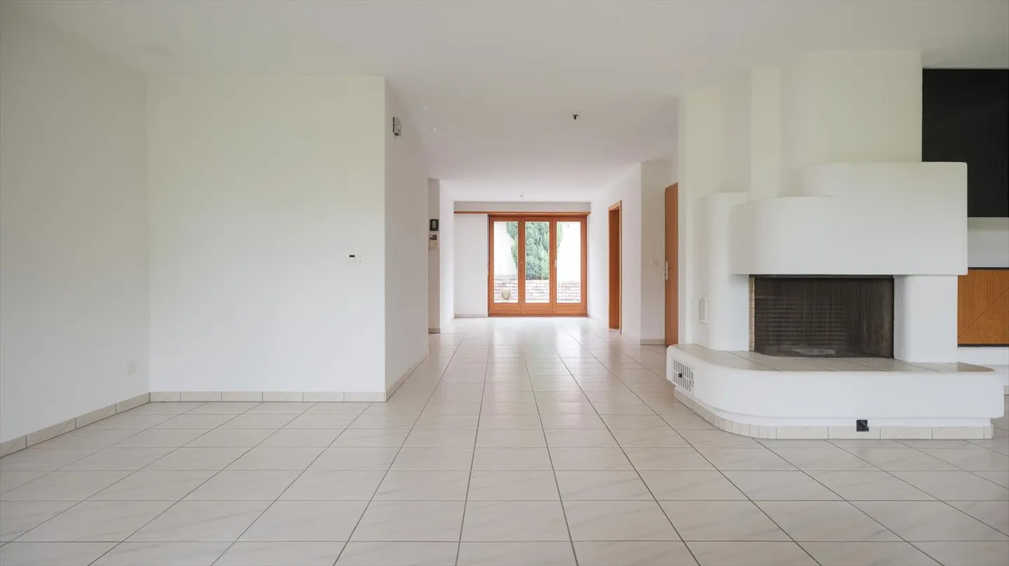Spaziosa casa a schiera di 5,5 stanze in una posizione adatta alle famiglie a Wohlen - Foto 3 di 9