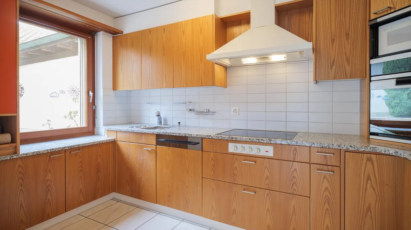 Spaziosa casa a schiera di 5,5 stanze in una posizione adatta alle famiglie a Wohlen - Foto 5 di 9