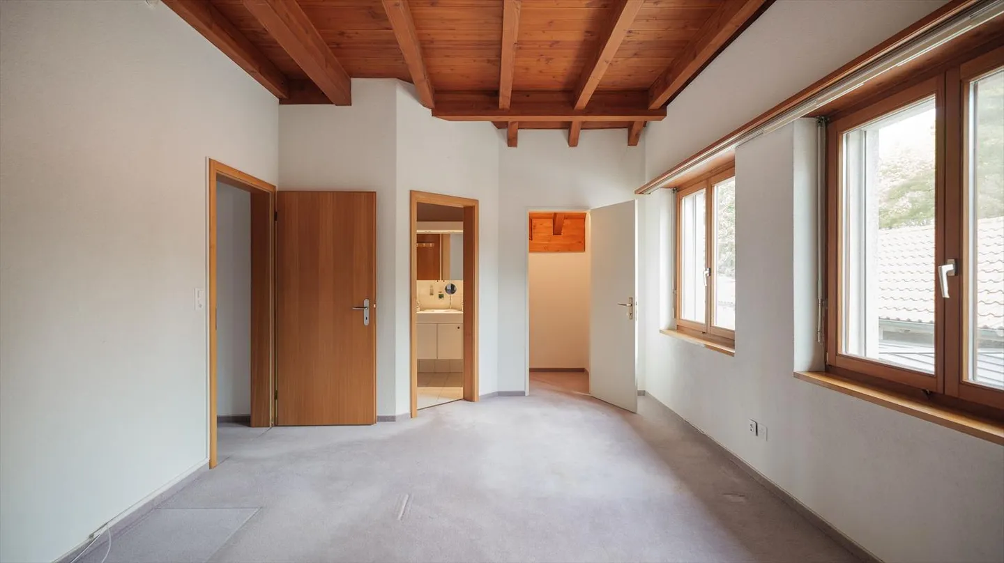 Spaziosa casa a schiera di 5,5 stanze in una posizione adatta alle famiglie a Wohlen - Foto 7 di 9