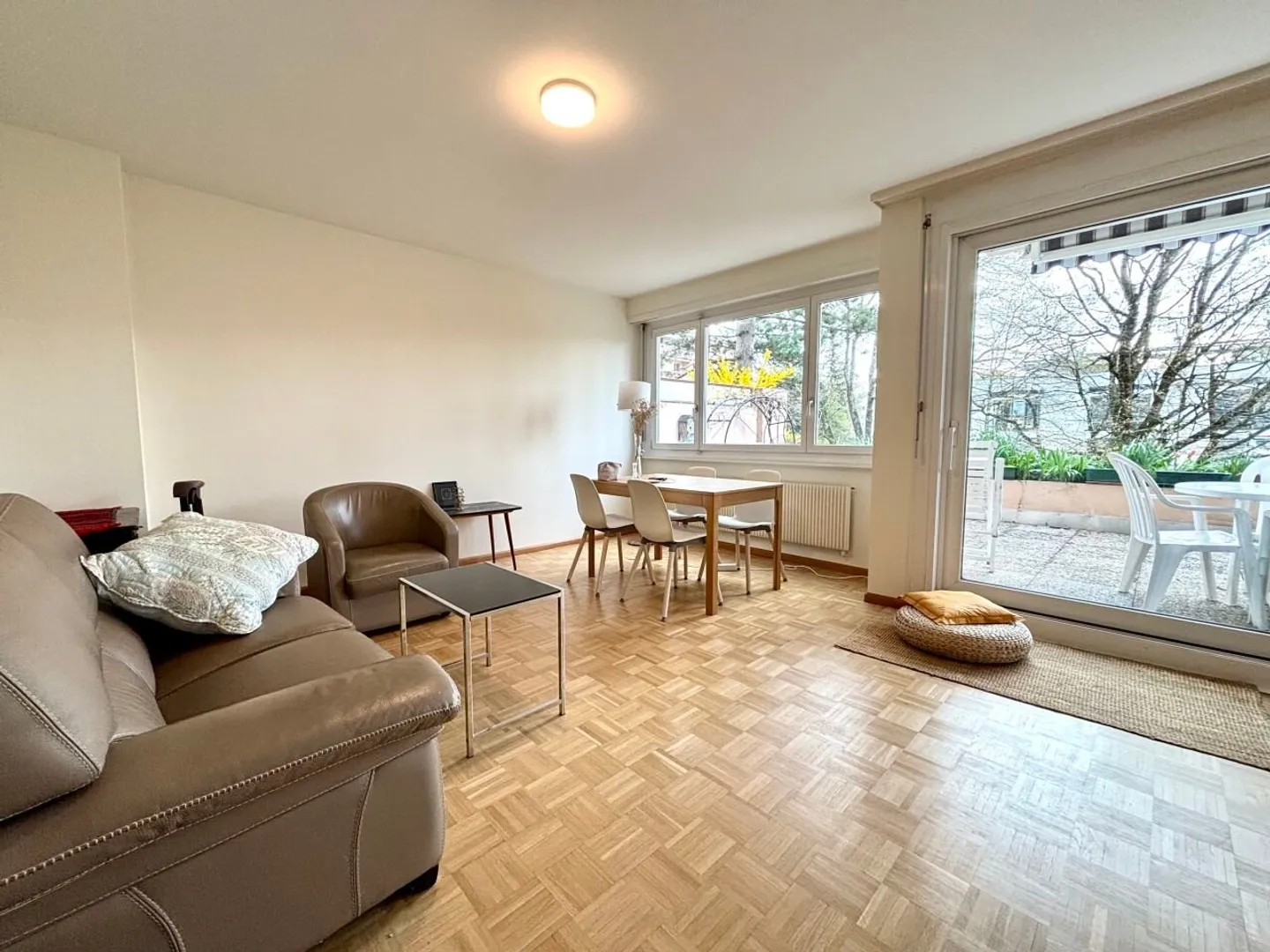 Bellissimo appartamento arredato con grande terrazza in un quartiere tranquillo a Nyon - Foto 2 di 13
