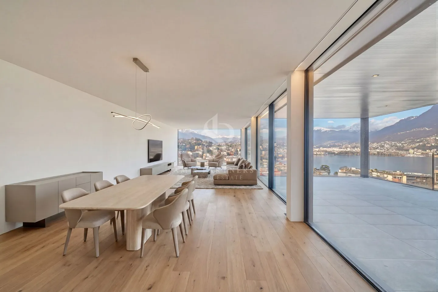 Penthouse mit Blick auf den See und die Stadt - Foto 2 von 13