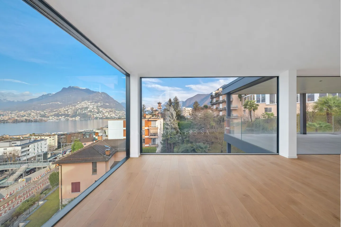 Penthouse mit Blick auf den See und die Stadt - Foto 4 von 13