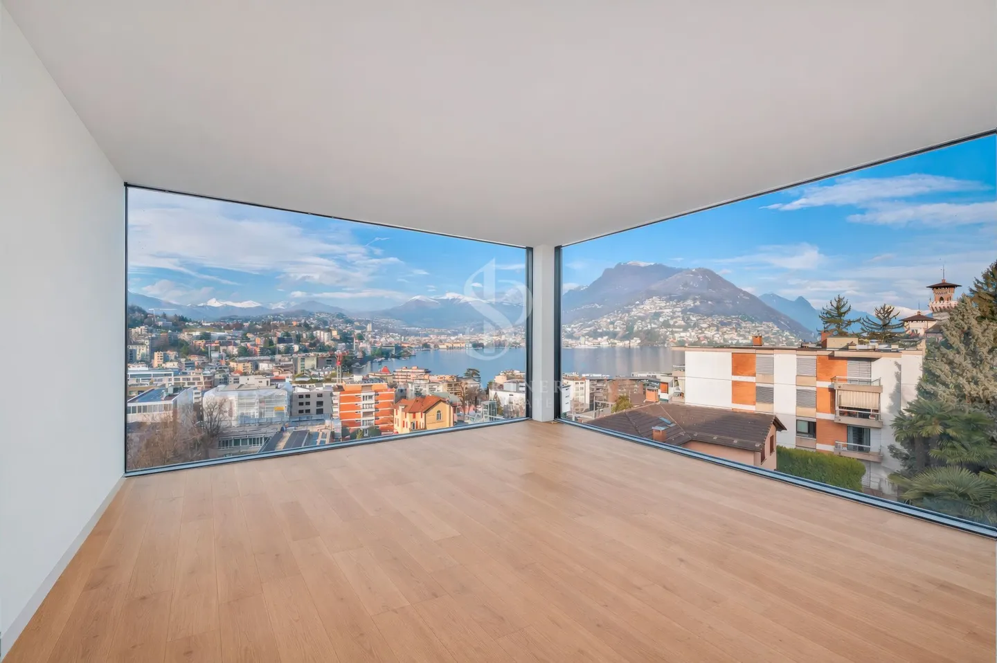 Penthouse mit Blick auf den See und die Stadt - Foto 5 von 13