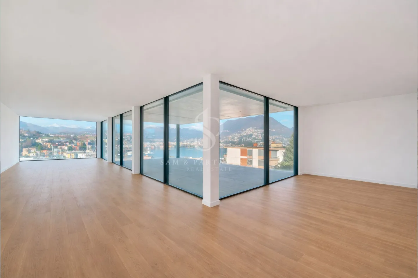 Penthouse mit Blick auf den See und die Stadt - Foto 6 von 13