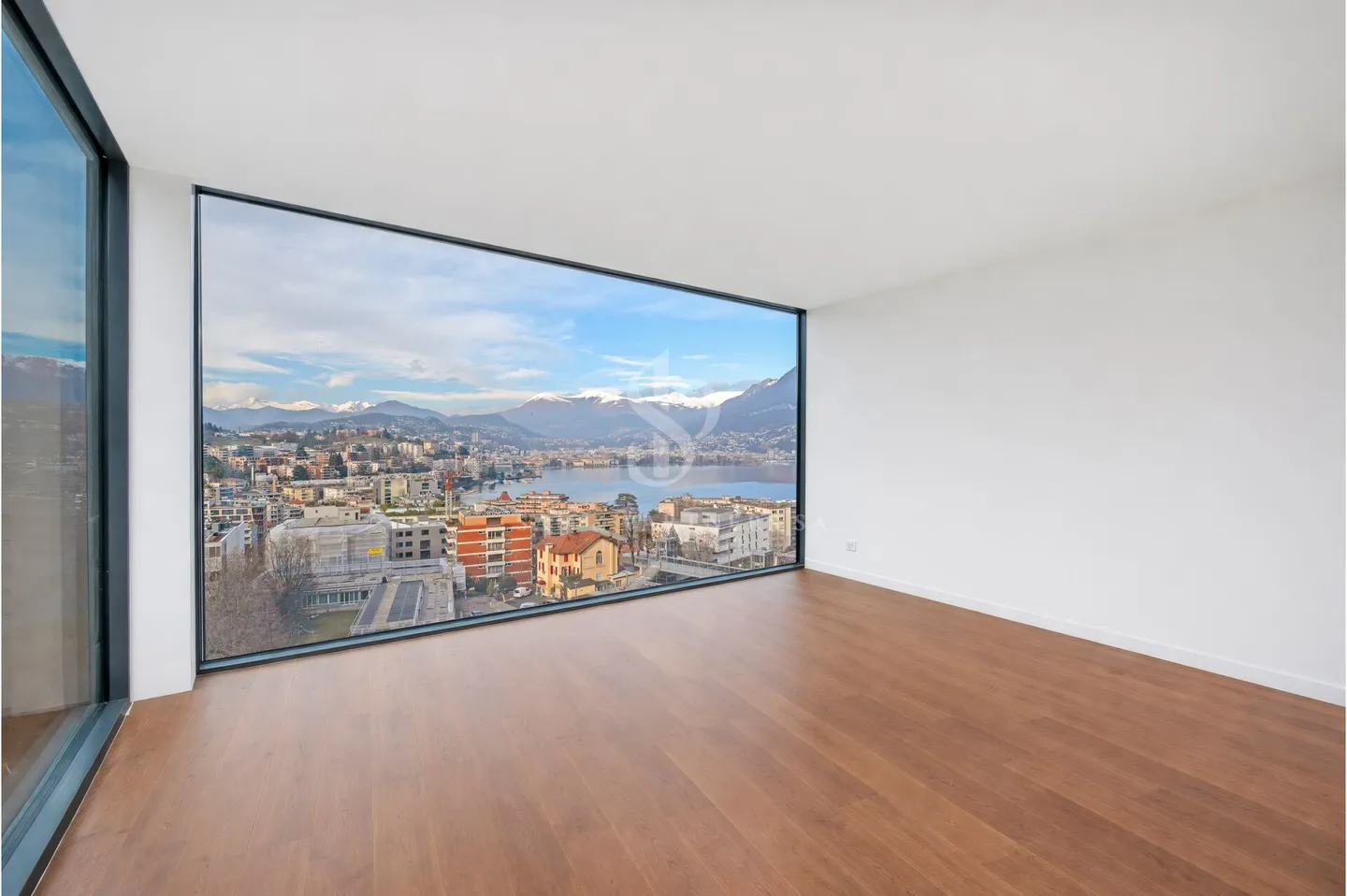 Penthouse mit Blick auf den See und die Stadt - Foto 8 von 13