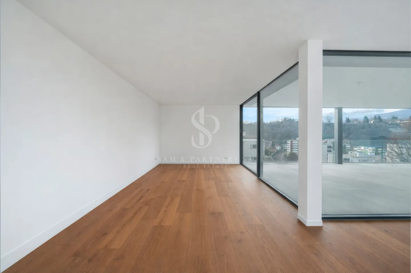 Penthouse mit Blick auf den See und die Stadt - Foto 11 von 13