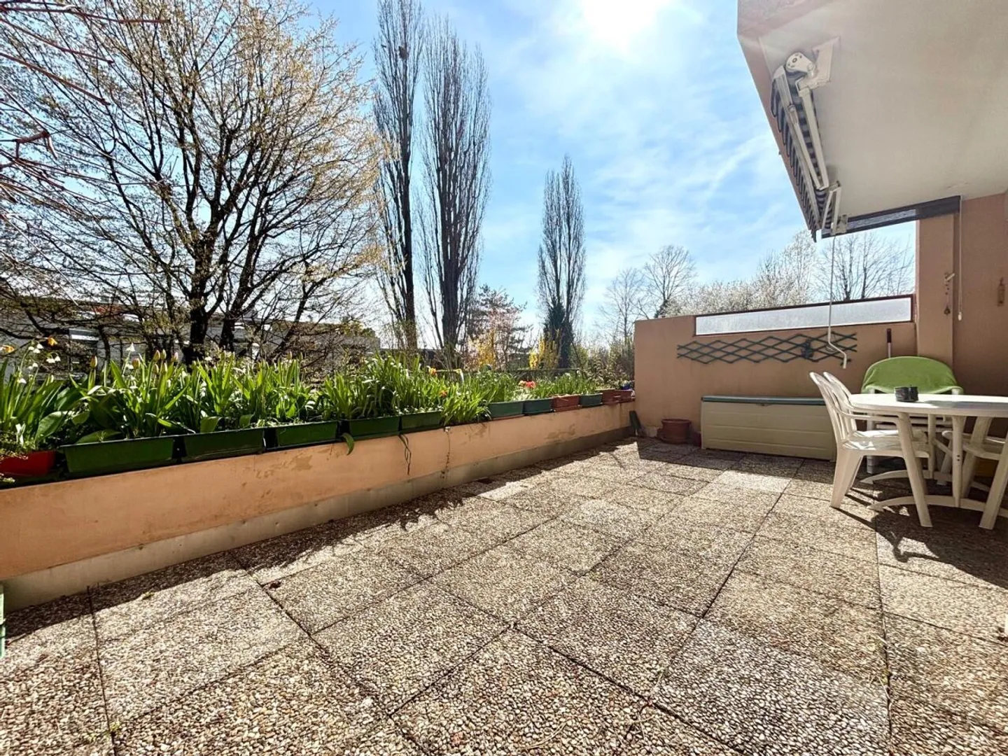 Bellissimo appartamento arredato con grande terrazza in un quartiere tranquillo a Nyon - Foto 10 di 13