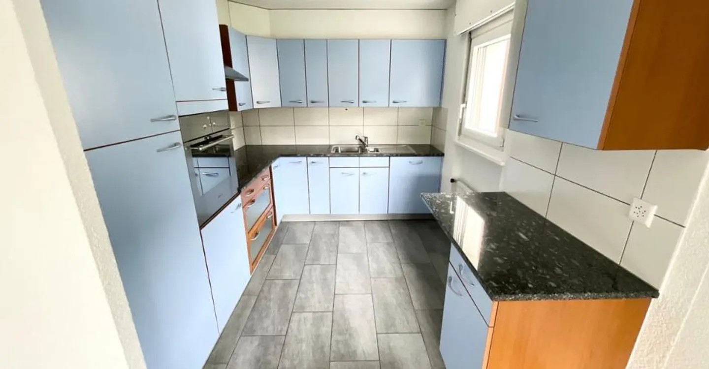 Beautiful bright 4.5 room apartment with balcony - Photo 1 of 8