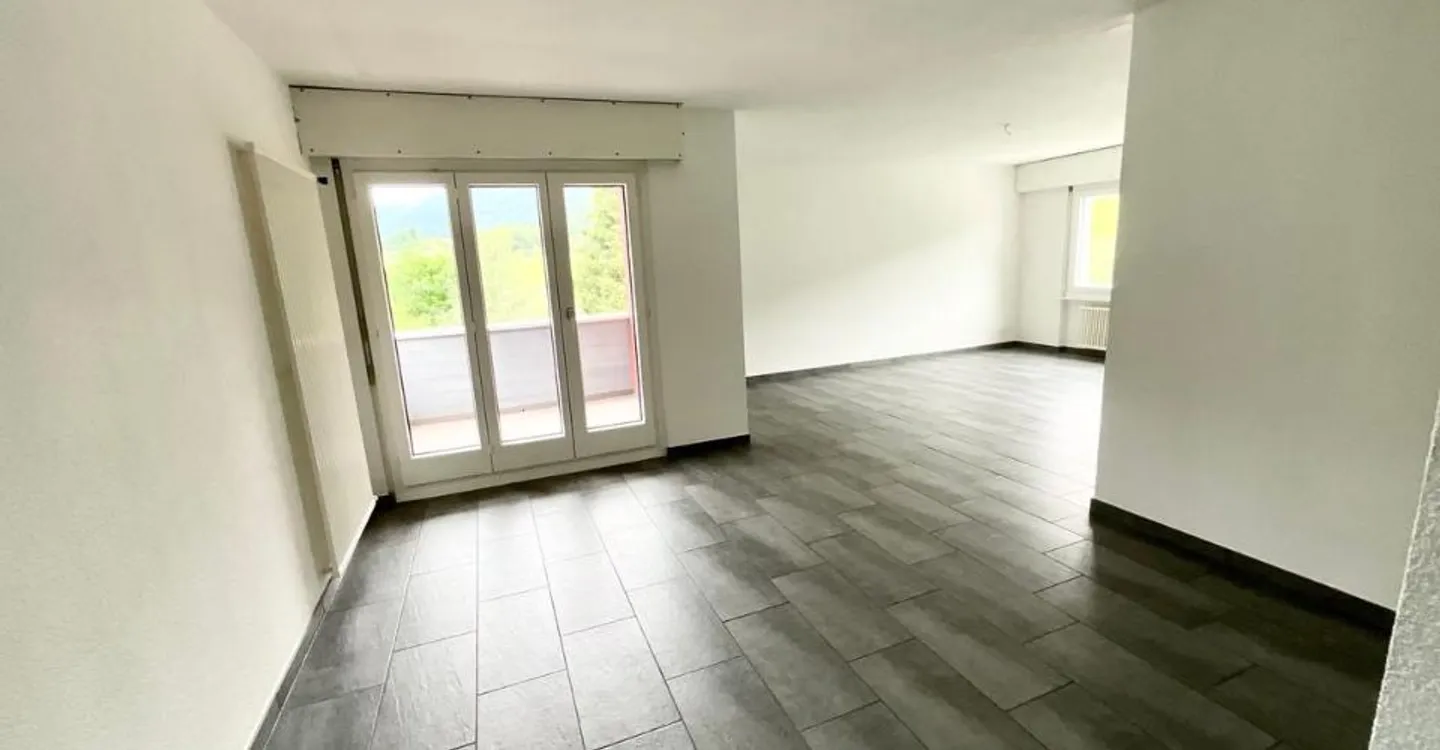 Beautiful bright 4.5 room apartment with balcony - Photo 3 of 8