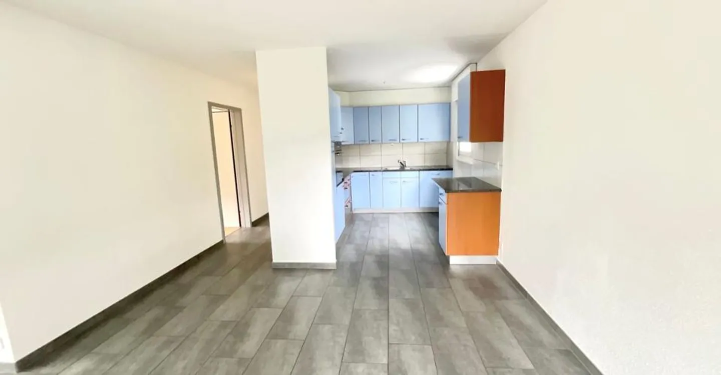 Beautiful bright 4.5 room apartment with balcony - Photo 2 of 8