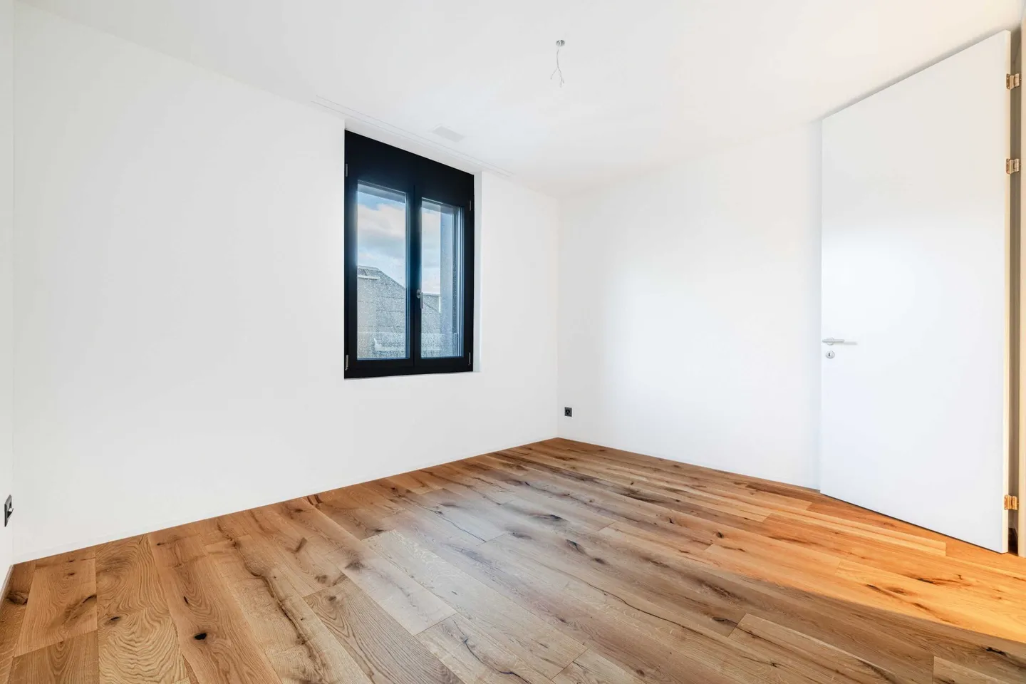 Exclusive 2.5-room apartment with wonderful view - Photo 2 of 7