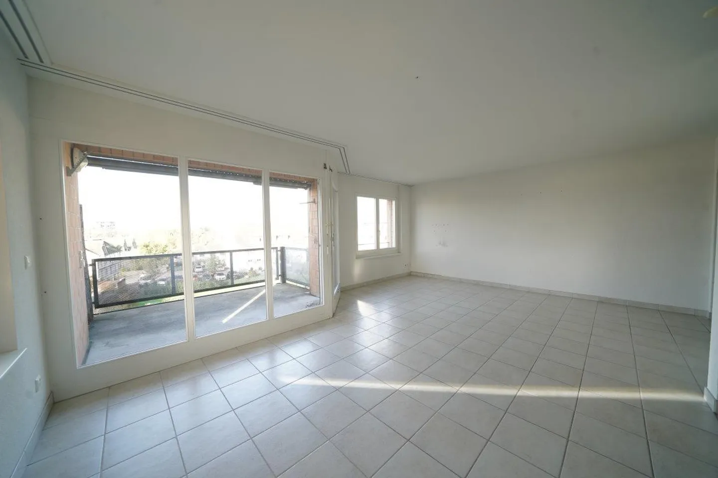Bright 4.5-room apartment with large balcony and lift - Photo 4 of 17