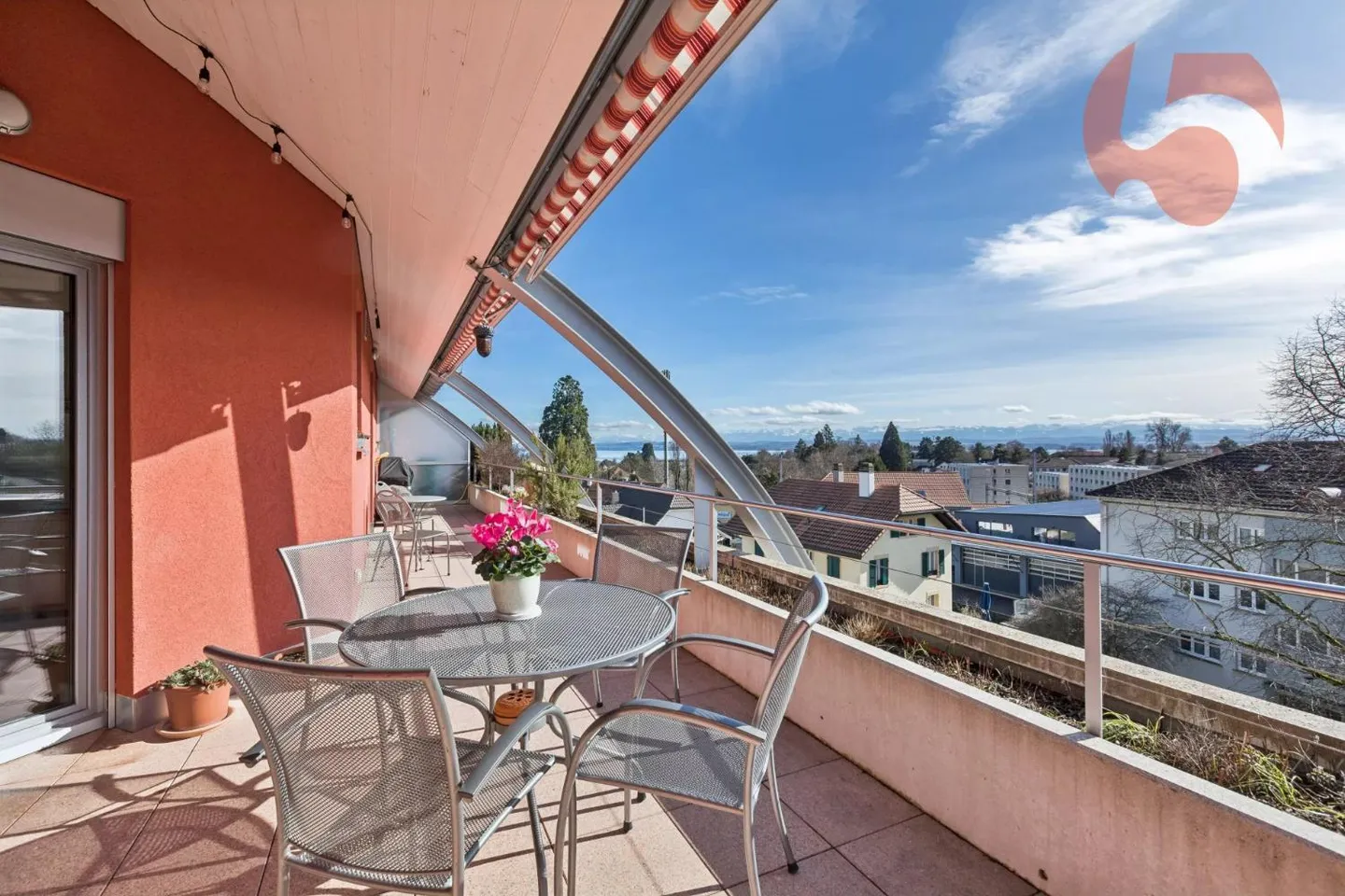 Extraordinary penthouse apartment with 6.5 rooms and high-quality furnishings - Photo 10 of 13