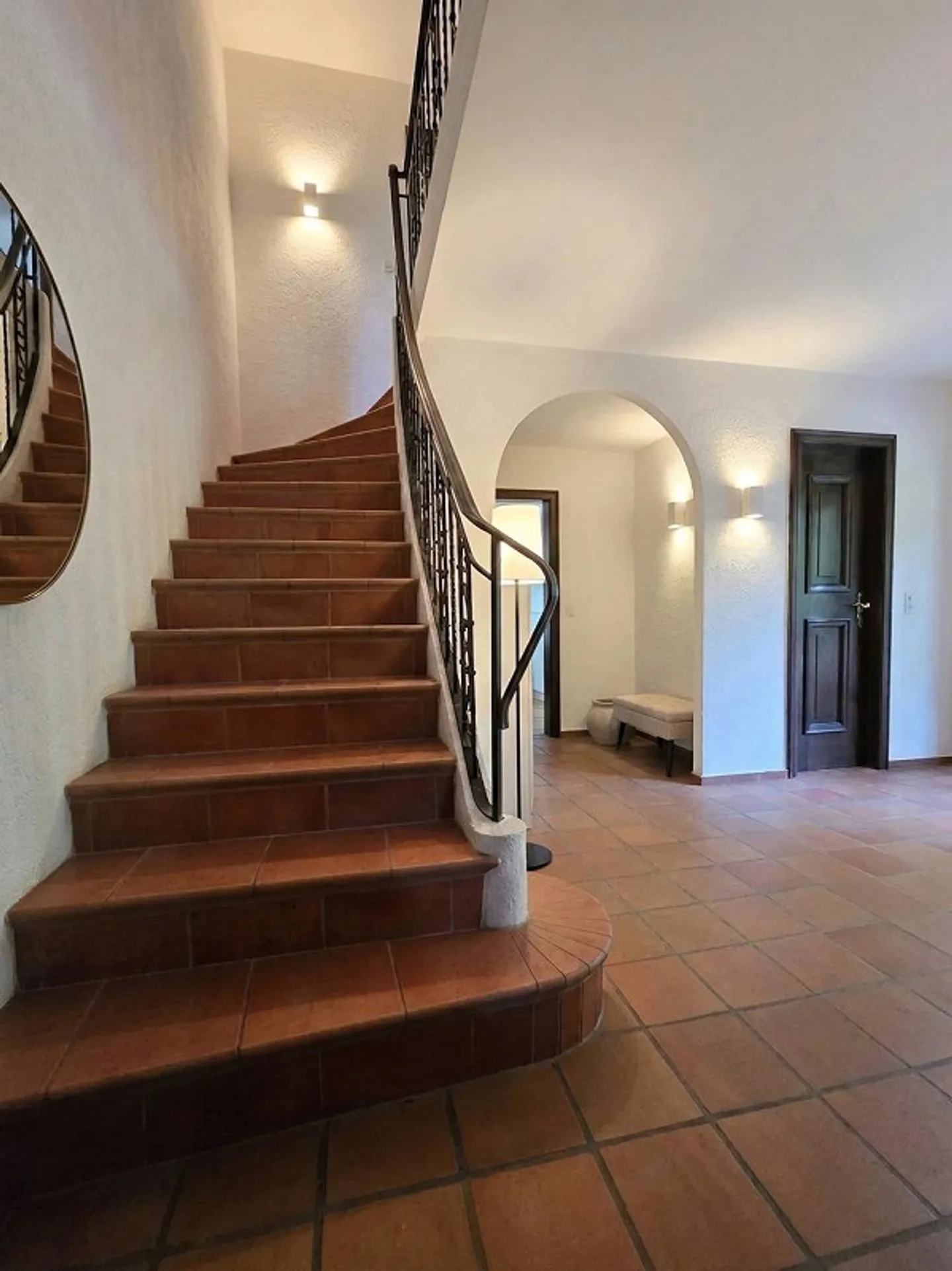 Elegante casa di campagna di 7 1/2 stanze con molto spazio e vista lontana - Foto 4 di 13