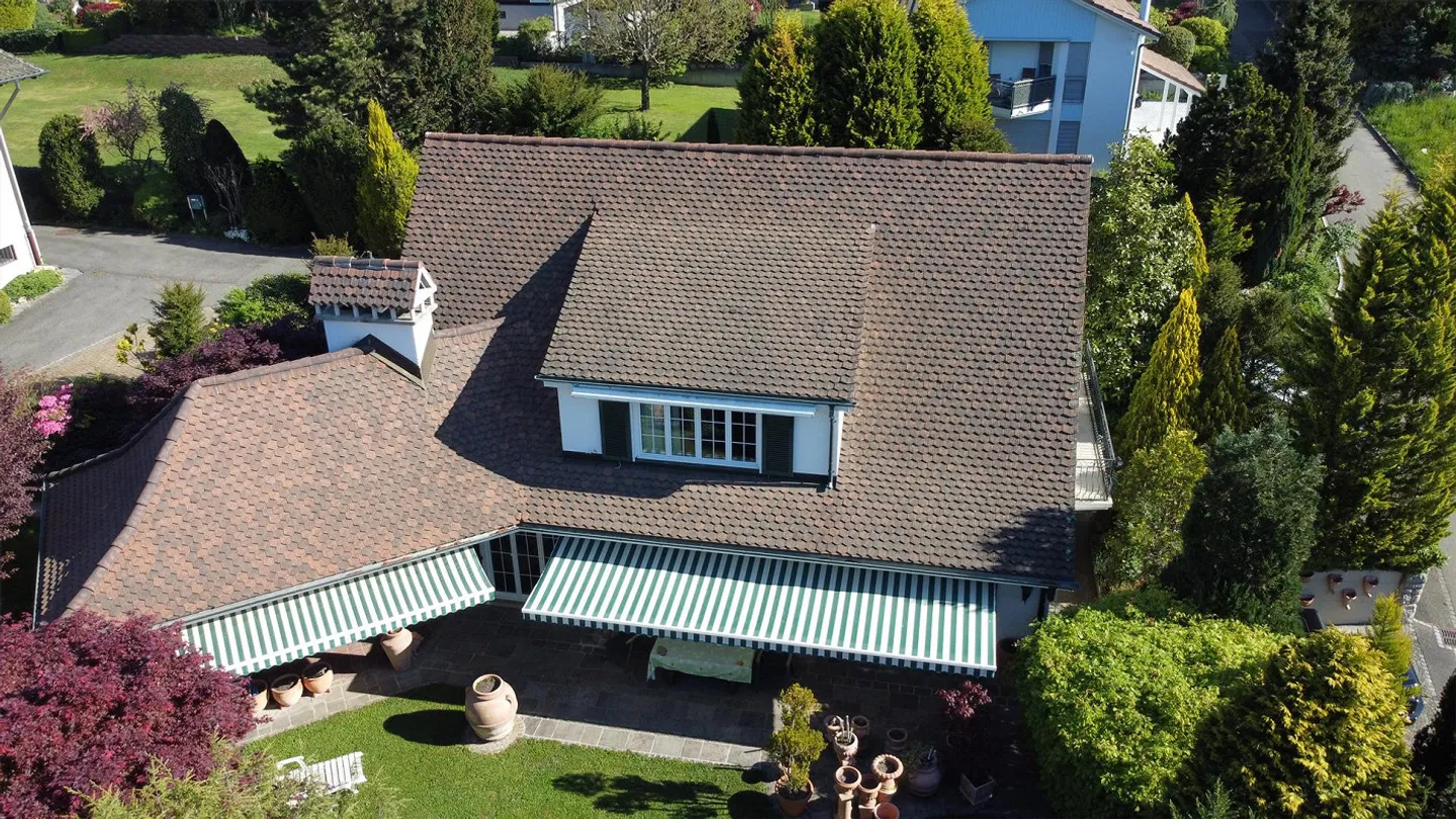 Elegante casa di campagna di 7 1/2 stanze con molto spazio e vista lontana - Foto 1 di 13