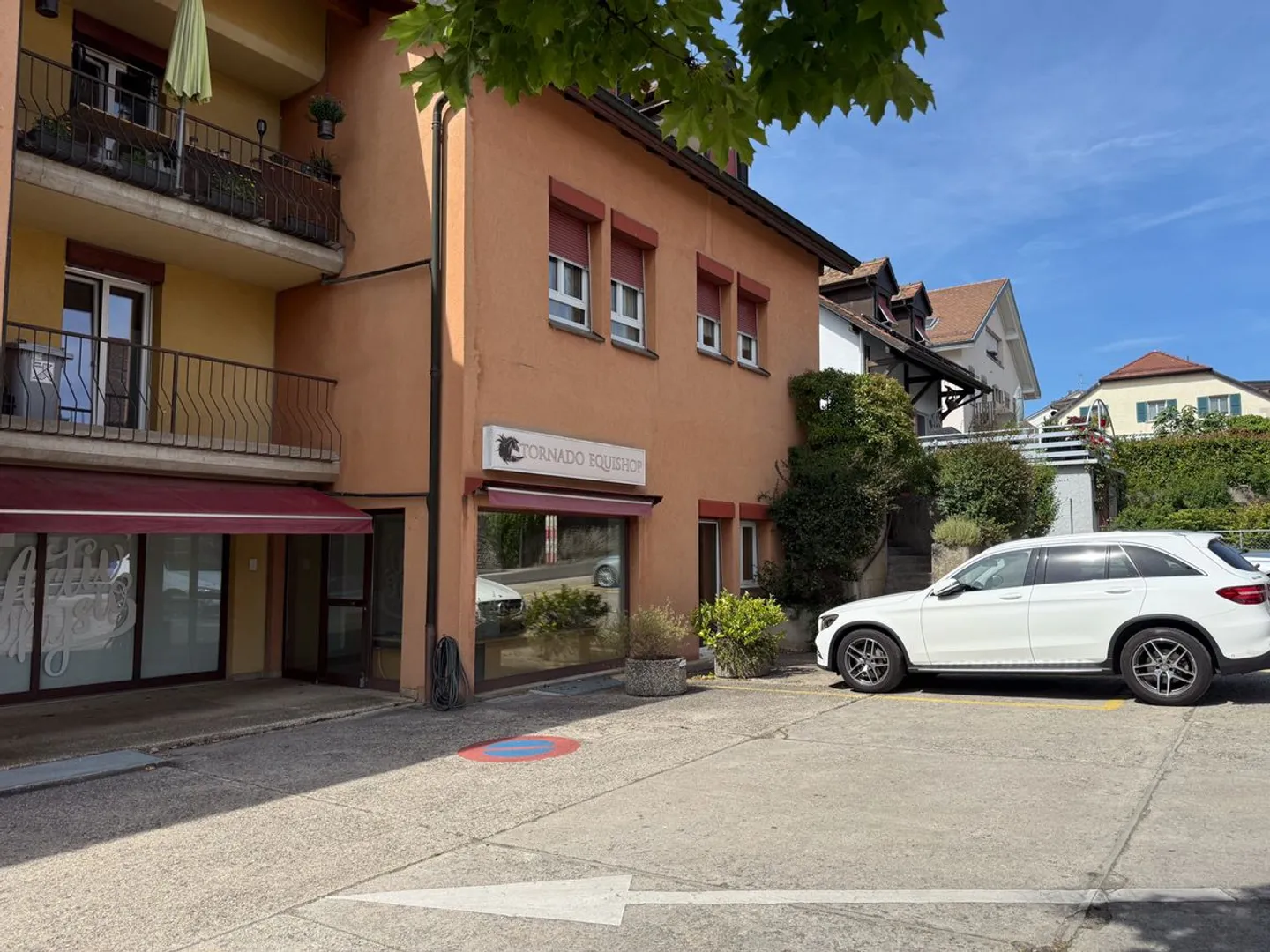 Spazio commerciale versatile di 122m2 con seminterrato e parcheggi - Foto 13 di 13