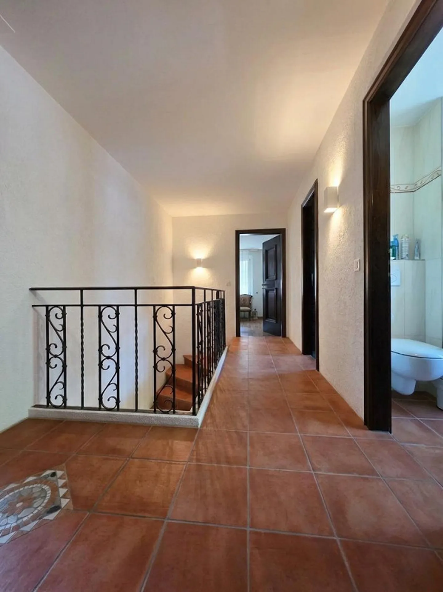 Elegante casa di campagna di 7 1/2 stanze con molto spazio e vista lontana - Foto 6 di 13