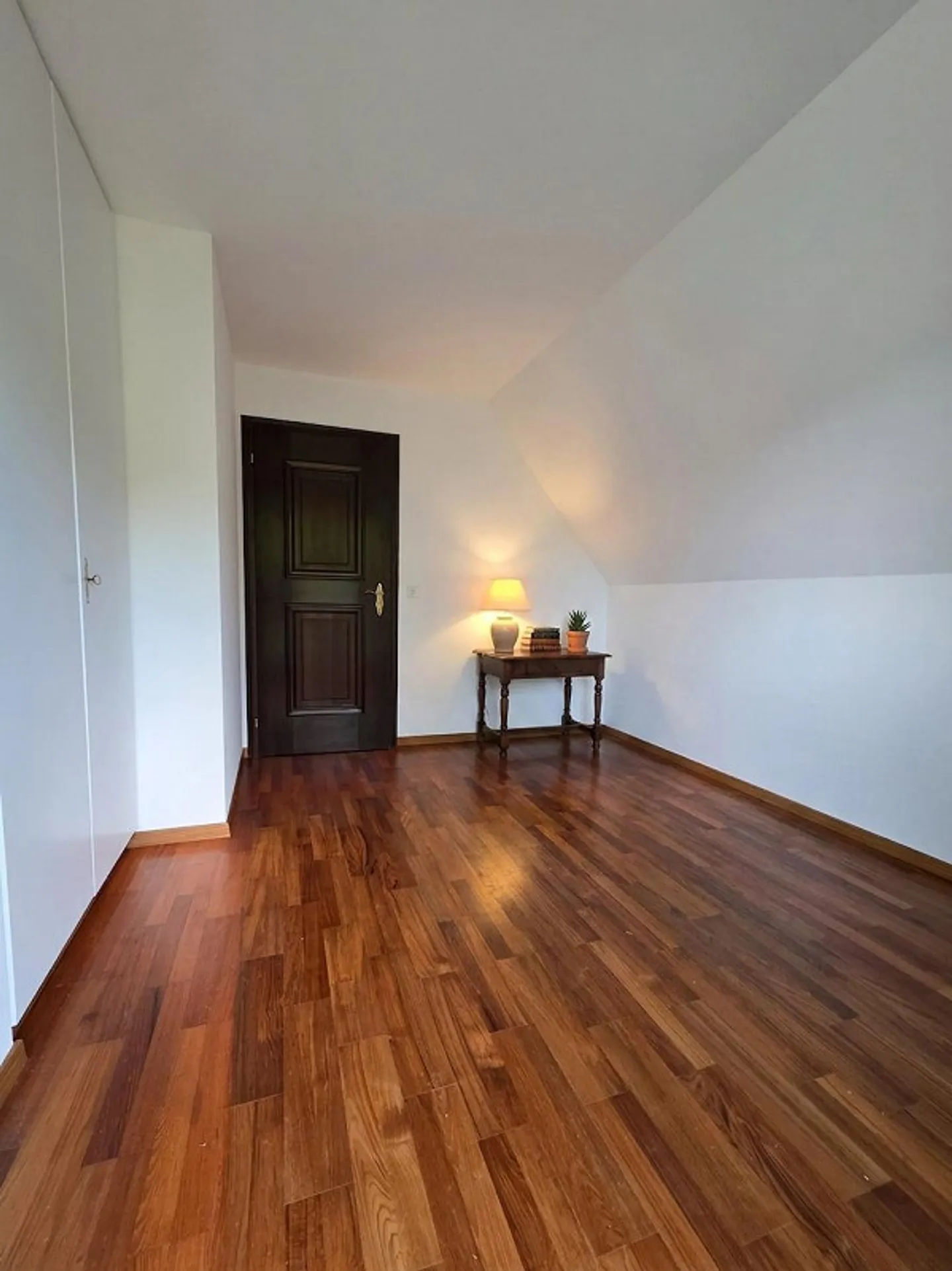 Elegante casa di campagna di 7 1/2 stanze con molto spazio e vista lontana - Foto 9 di 13