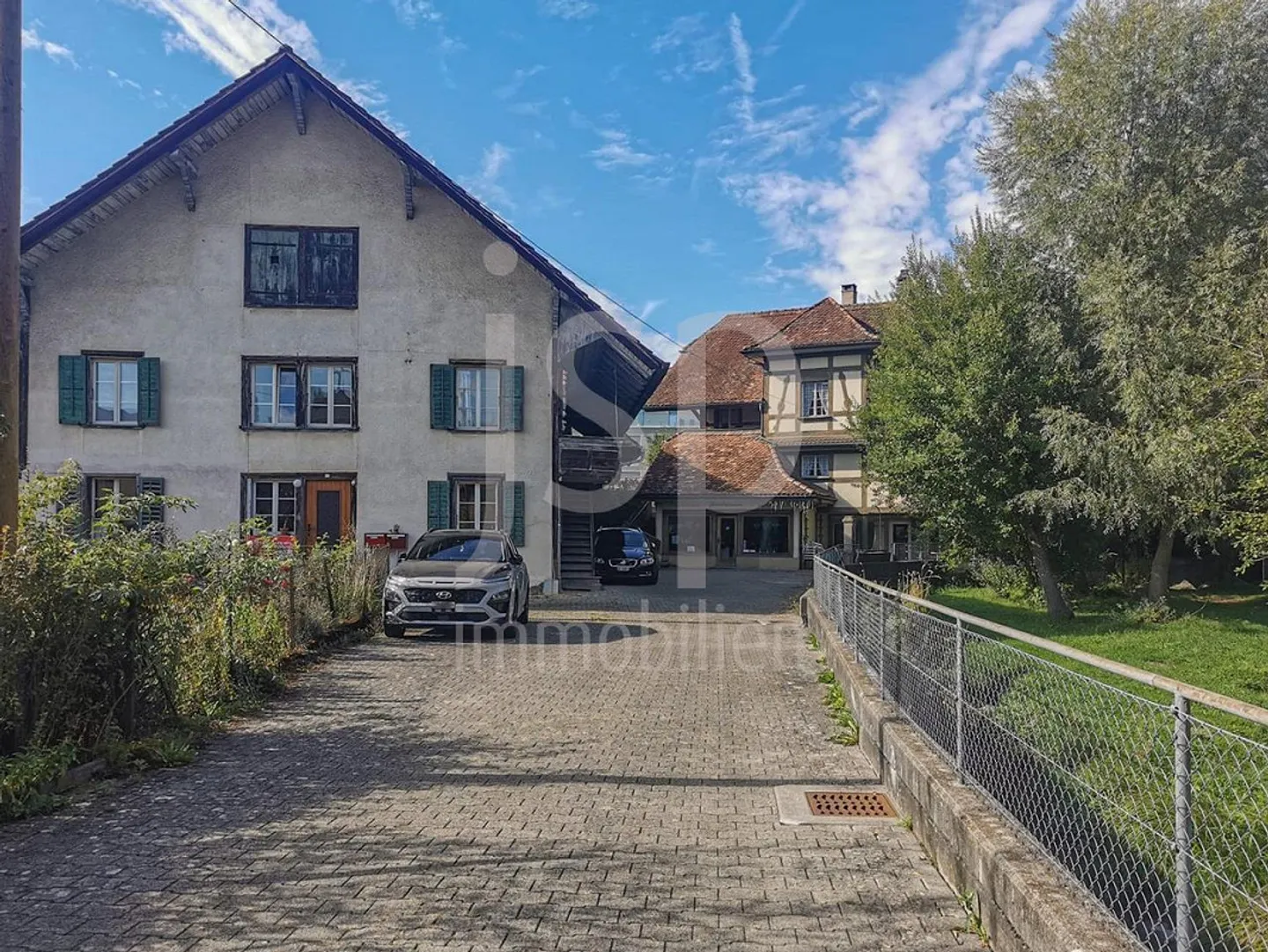 Unique property in Jegenstorf with development potential - Photo 1 of 27