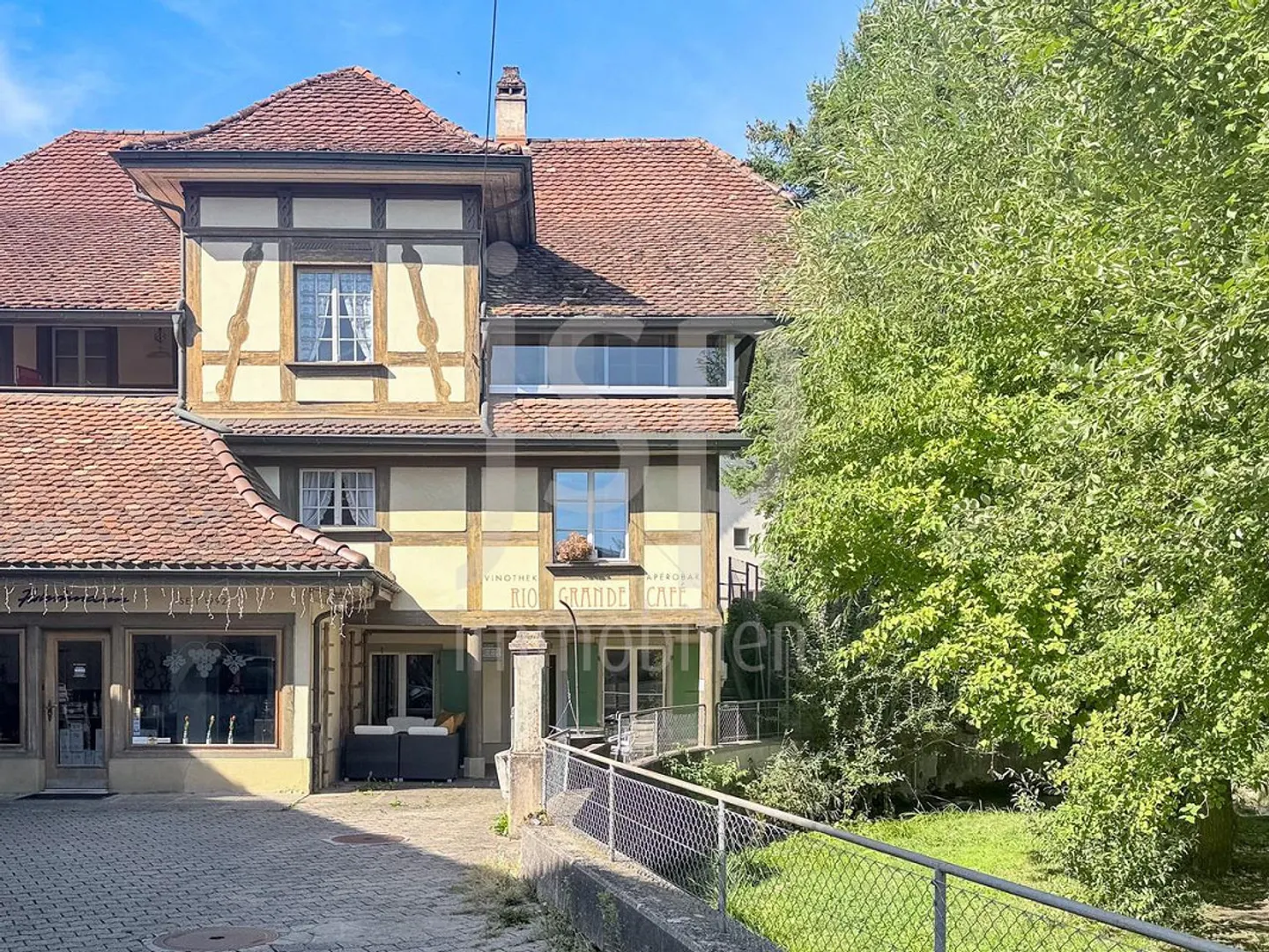 Unique property in Jegenstorf with development potential - Photo 2 of 27
