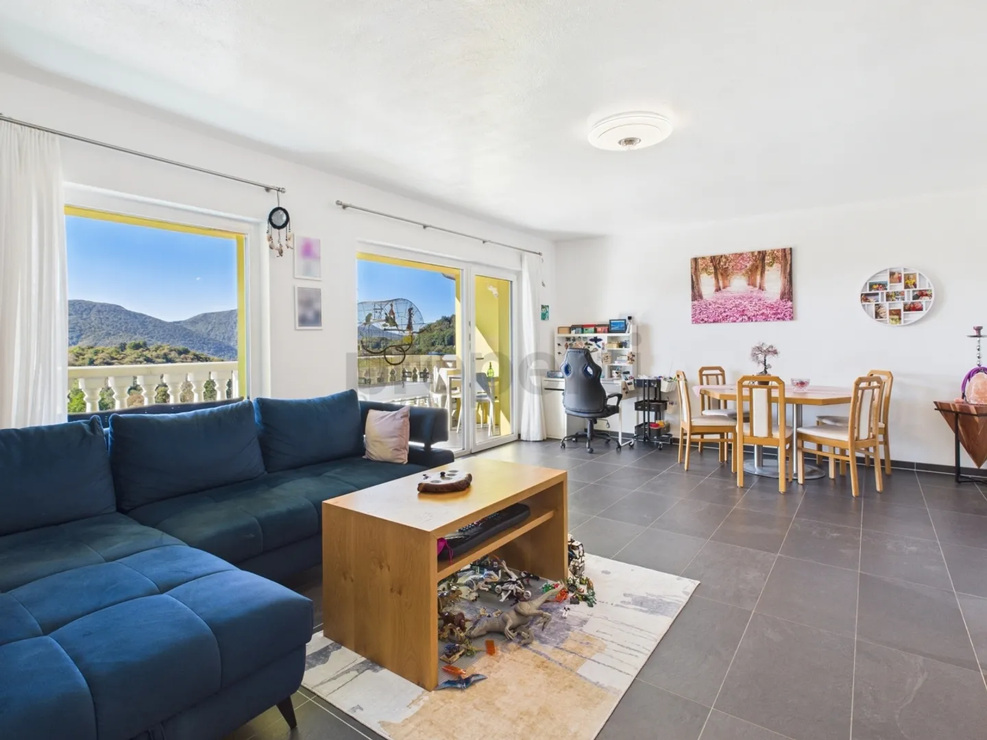 Quiet and idyllic living, with mountain and lake views of Lake Lugano - Photo 2 of 13