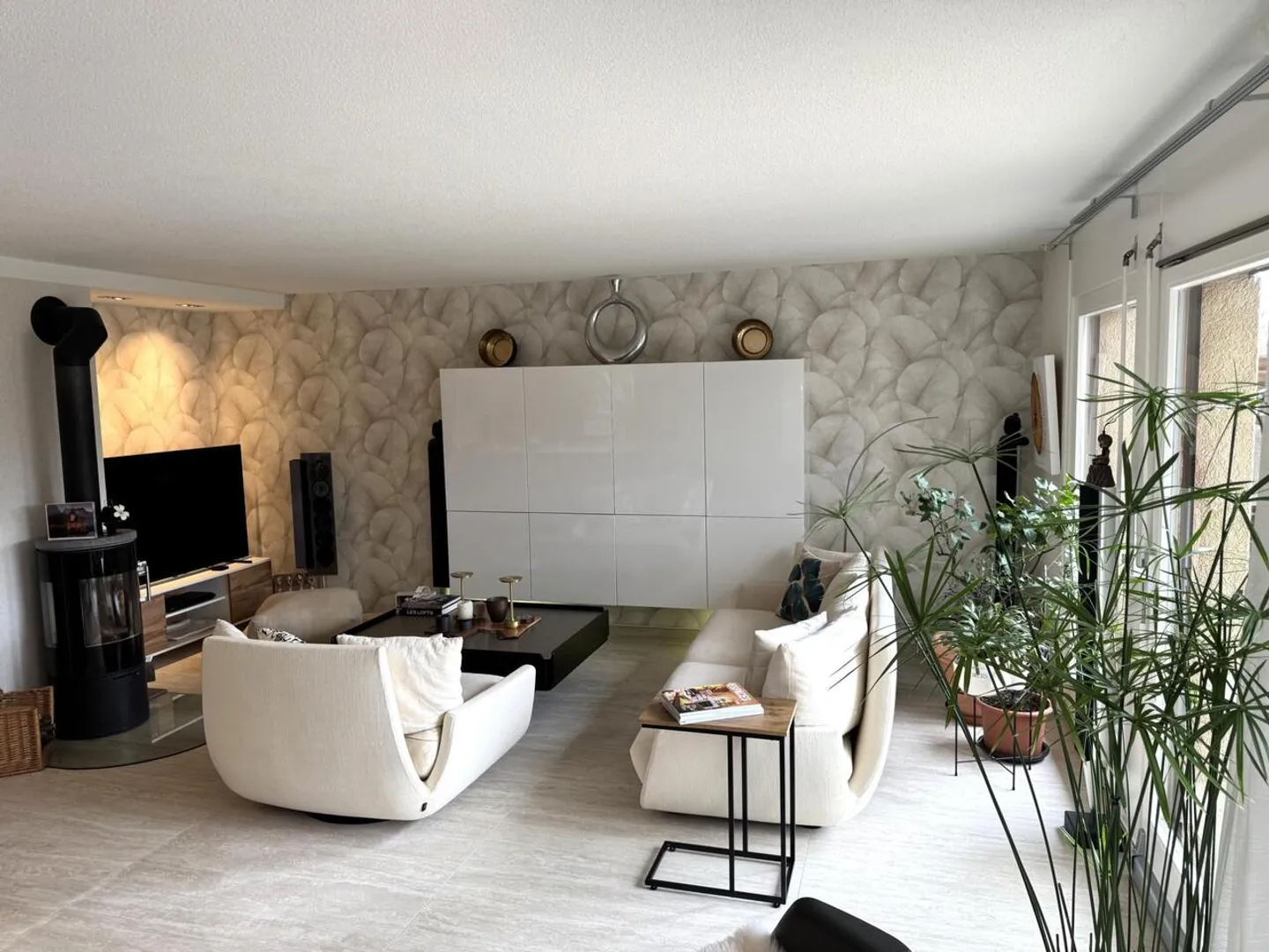 Doppelhaushälfte mit schön angelegtem und blühendem Garten - Foto 1 von 12