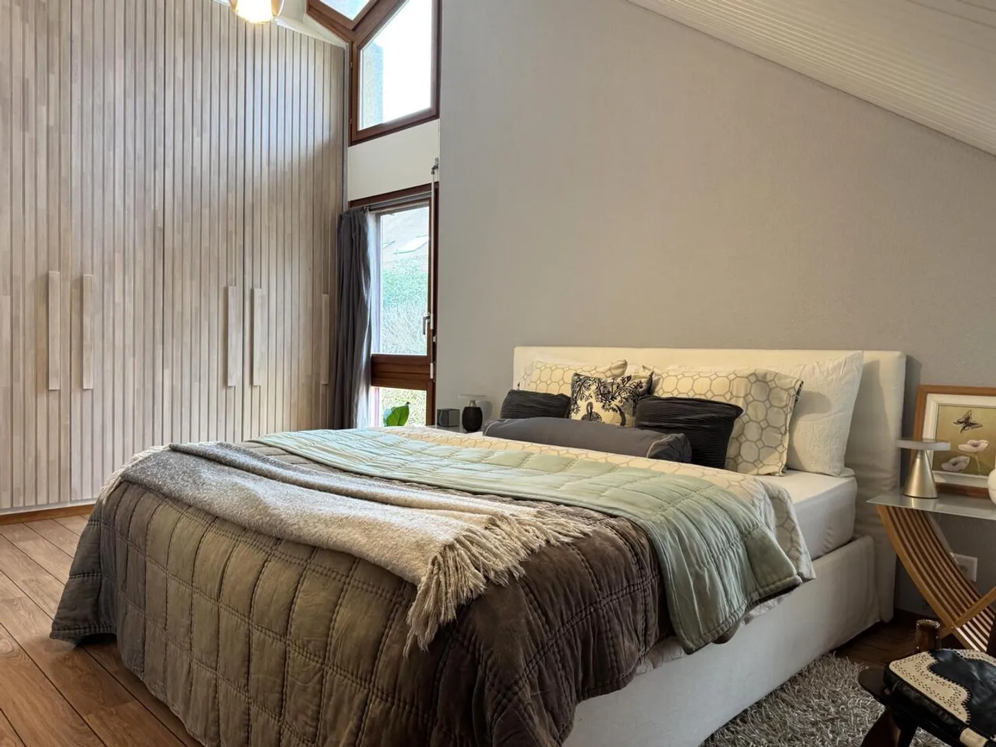 Doppelhaushälfte mit schön angelegtem und blühendem Garten - Foto 5 von 12