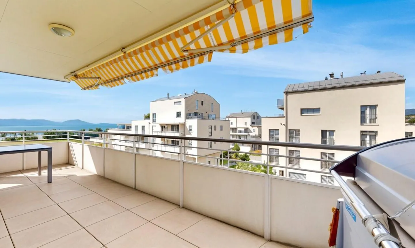 Helles Apartment mit großem Balkon und Seeblick an den Toren von Morges - Foto 1 von 13