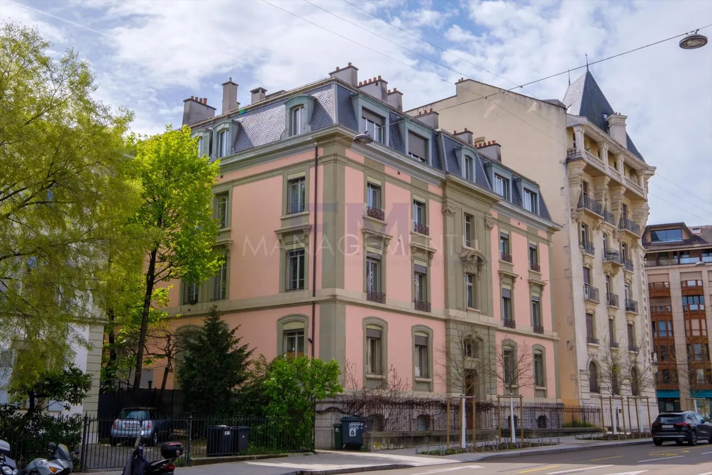 Bd des Tranchées, 9 stanze, circa 310m2 al piano giardino - Foto 1 di 13