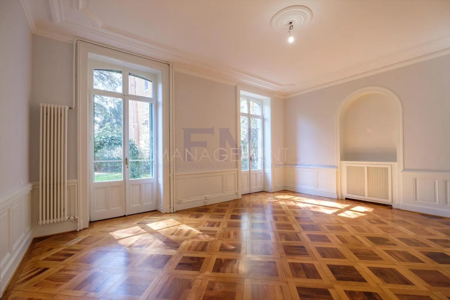 Bd des Tranchées, 9 stanze, circa 310m2 al piano giardino - Foto 5 di 13