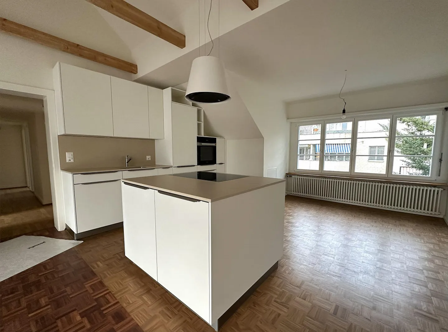 Spacious, stylishly renovated 4.5-room apartment with fireplace - Photo 3 of 18