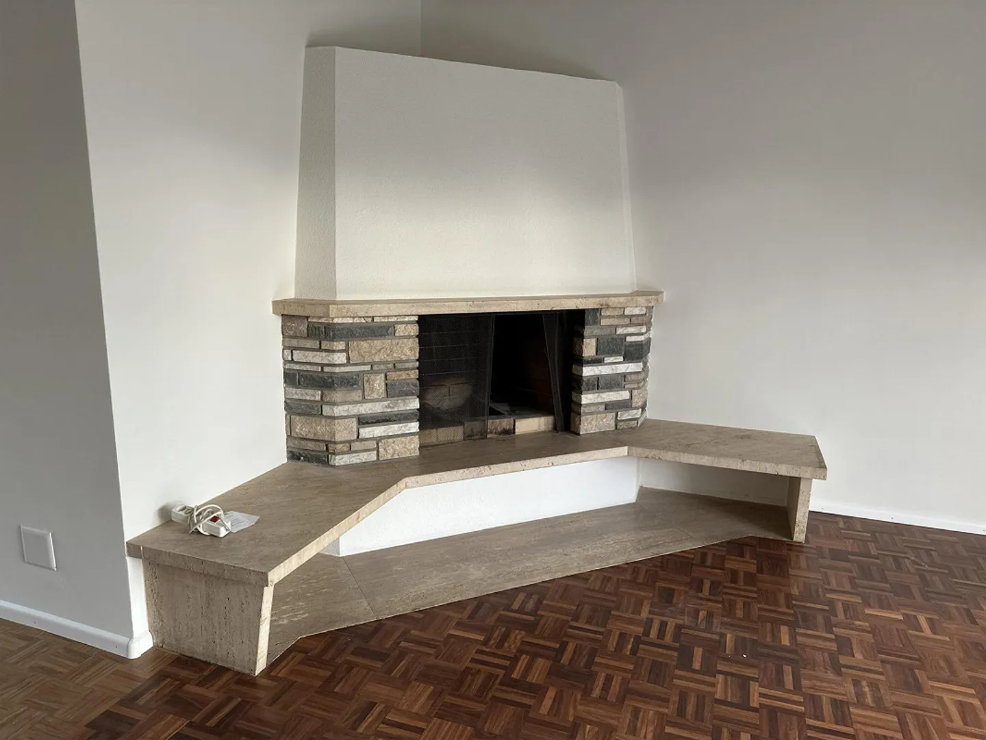 Spacious, stylishly renovated 4.5-room apartment with fireplace - Photo 4 of 18