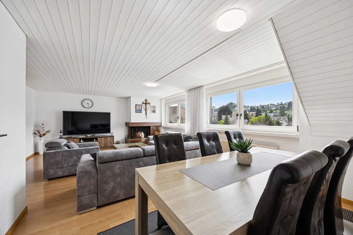 Appartamento duplex di 5,5 stanze con charme: il tuo sogno abitativo su due livelli - Foto 4 di 13