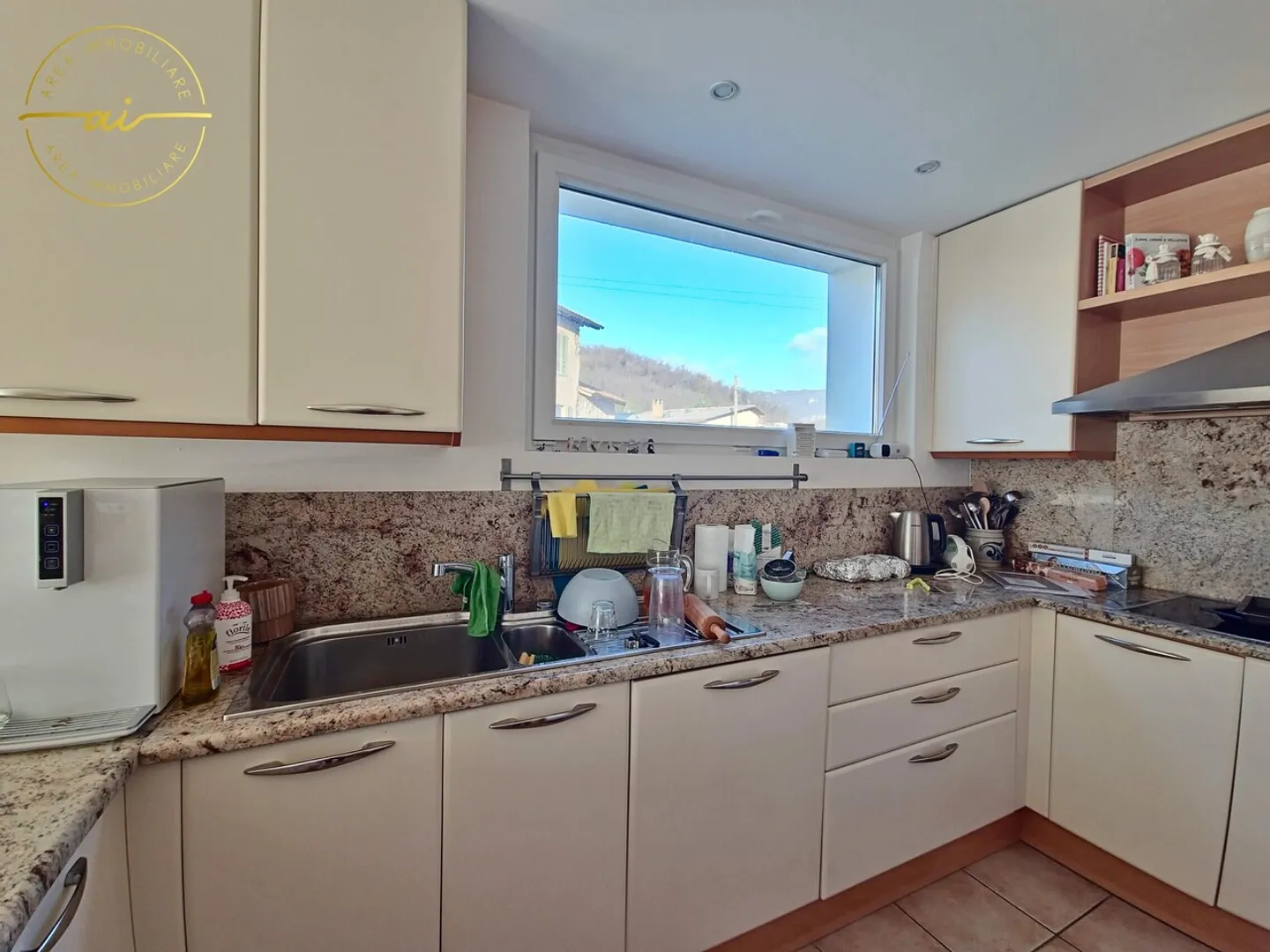 INDEPENDENT HOUSE WITH 5.5 ROOMS, GARDEN AND COMMERCIAL SPACES - Photo 8 of 13