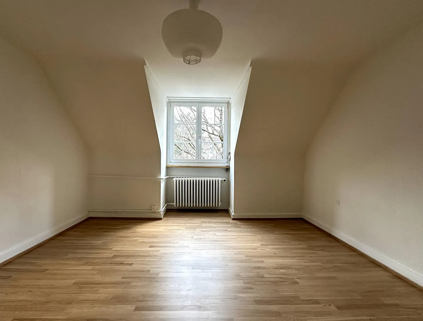 Spacious, stylishly renovated 4.5-room apartment with fireplace - Photo 7 of 18