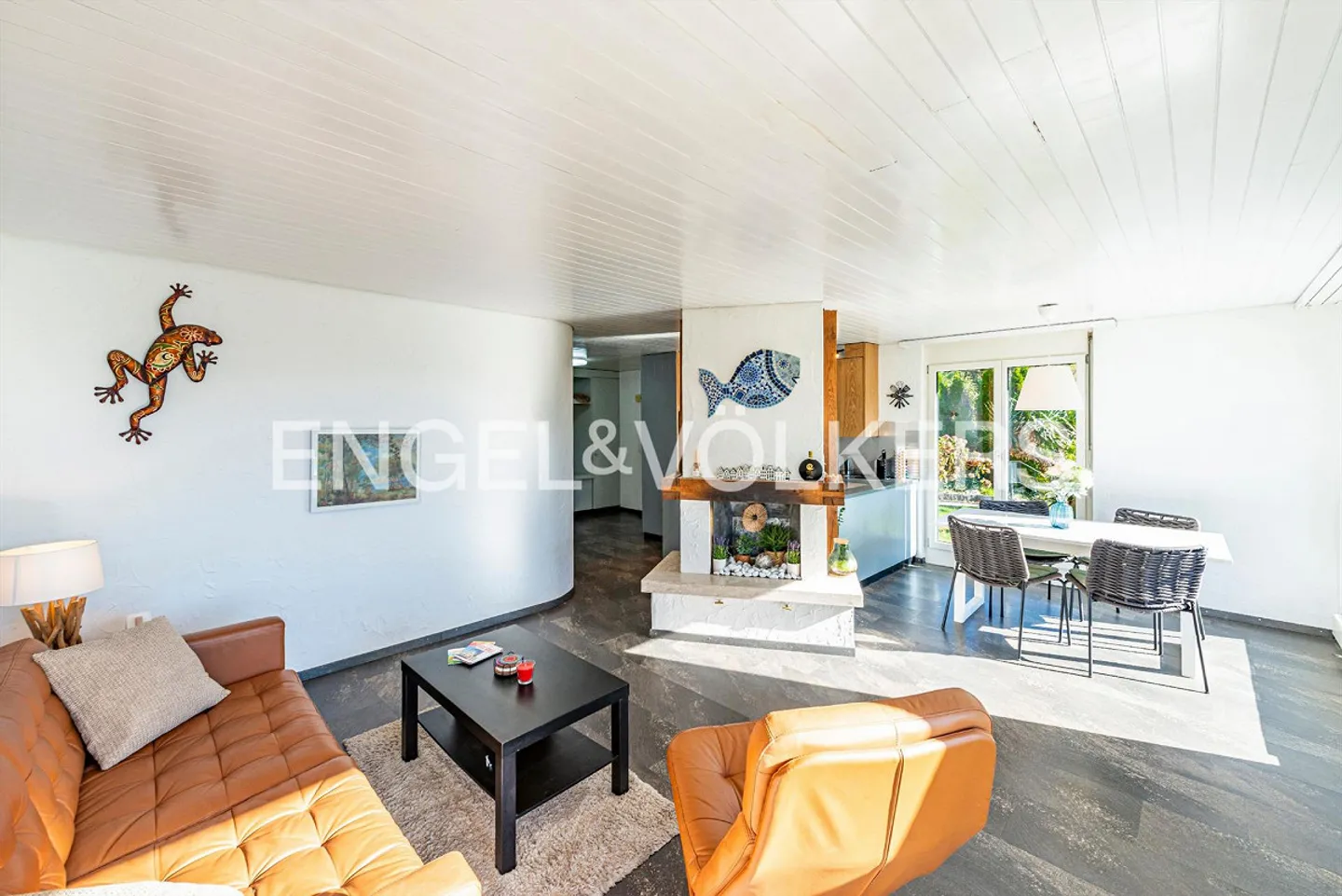 Großräumige Villa im Grünen mit viel Potential - Foto 3 von 13