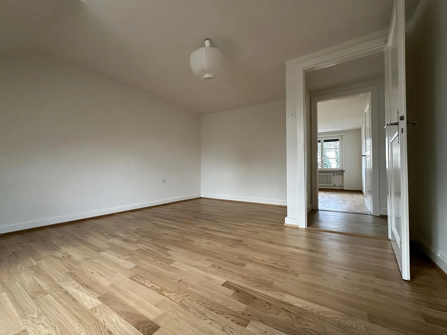 Spacious, stylishly renovated 4.5-room apartment with fireplace - Photo 8 of 18