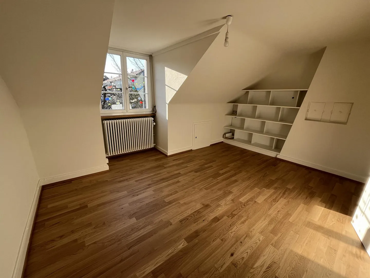 Spacious, stylishly renovated 4.5-room apartment with fireplace - Photo 10 of 18