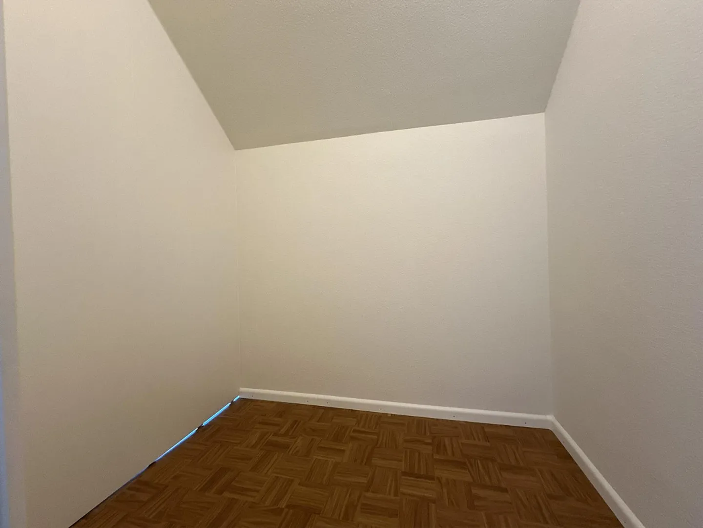 Spacious, stylishly renovated 4.5-room apartment with fireplace - Photo 15 of 18