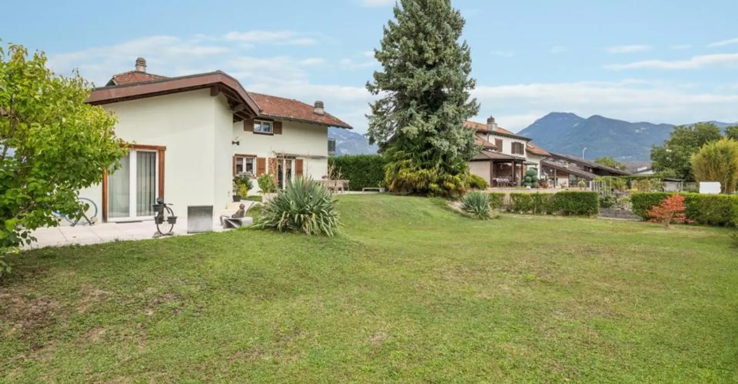 Familienhaus im Herzen einer großzügigen grünen Umgebung - Foto 2 von 13
