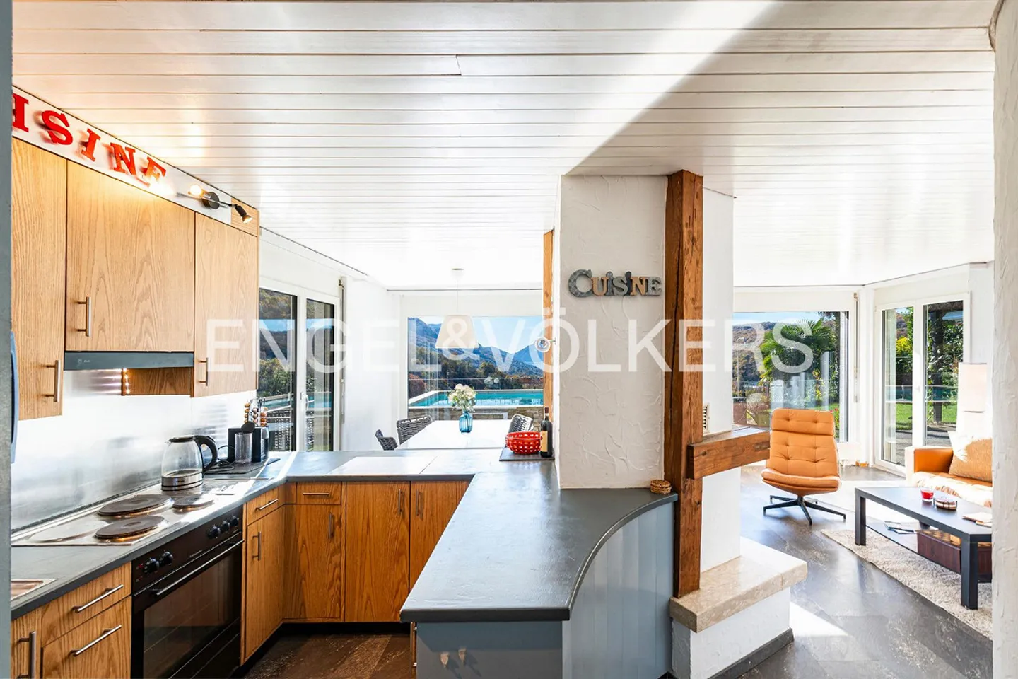 Großräumige Villa im Grünen mit viel Potential - Foto 5 von 13