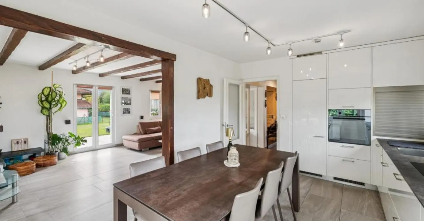 Familienhaus im Herzen einer großzügigen grünen Umgebung - Foto 10 von 13